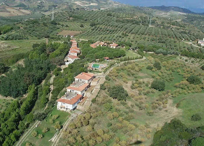 מלון Borgo Piazza Country *